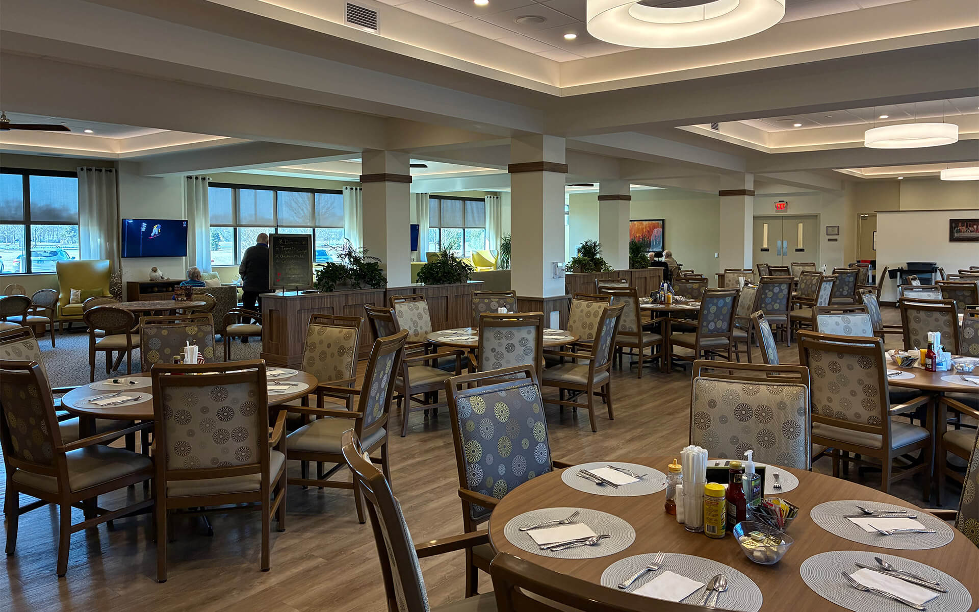 Dining_Hero_Web_Tiny